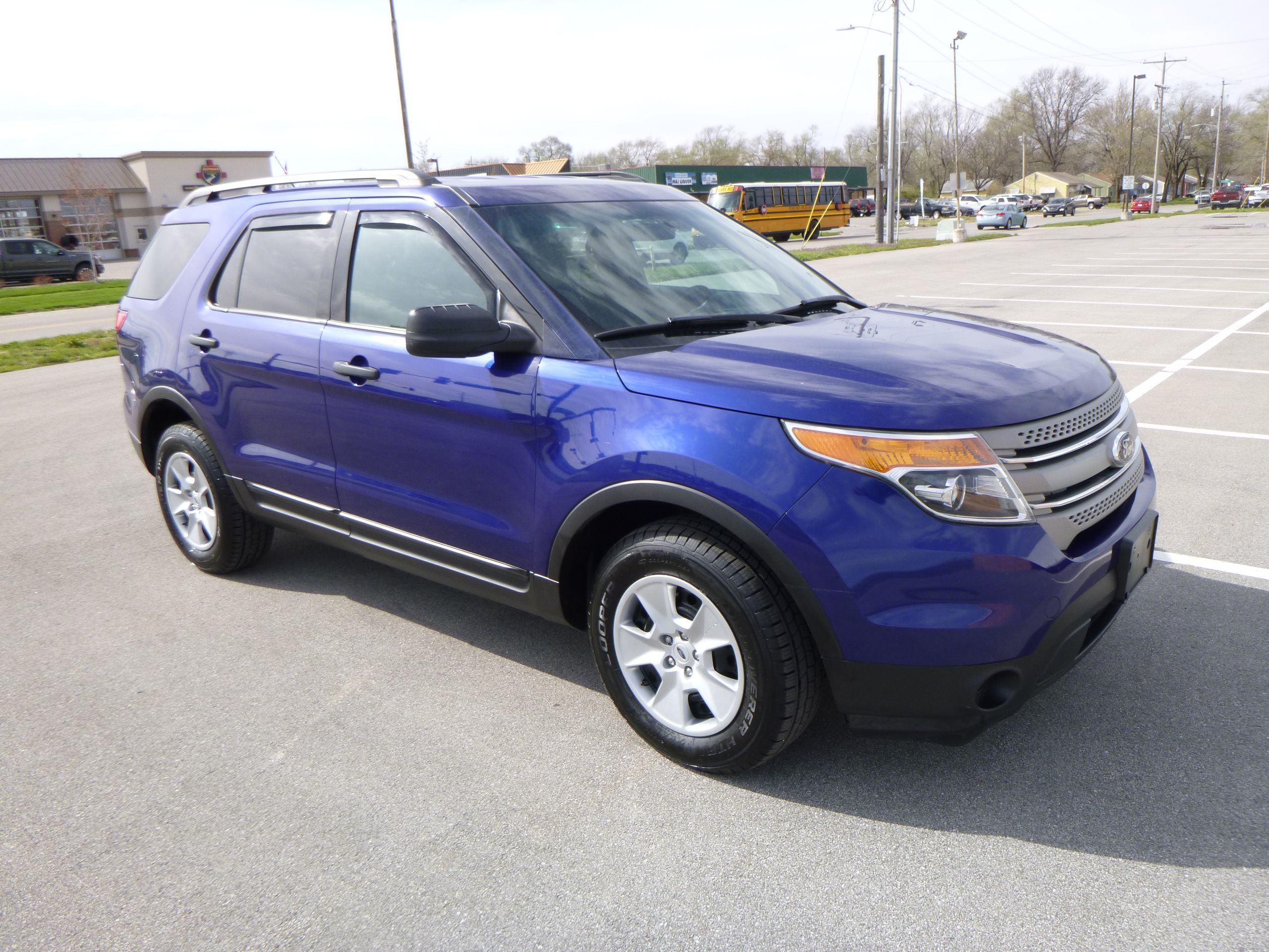 Used 2014 Ford Explorer XLT AWD/4WD image 4