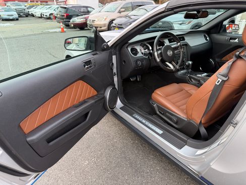 Used 2012 Ford Mustang Premium image 2