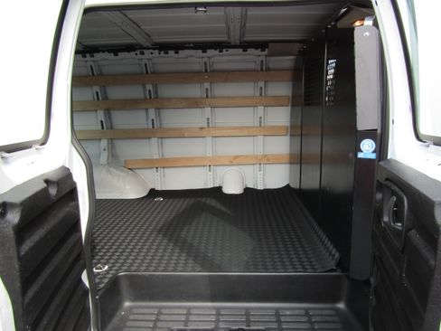 Used 2016 GMC Savana 2500 image 11