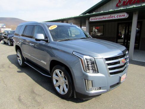 Used 2016 Cadillac Escalade Luxury image 2