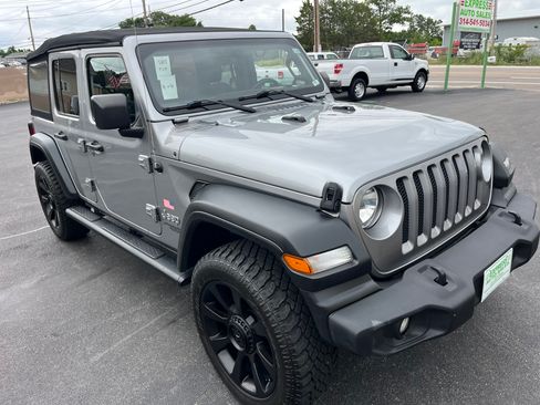 Used 2019 Jeep Wrangler 4WD Unlimited image 3