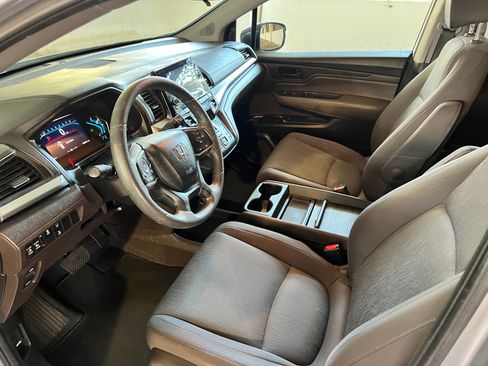 Used 2019 Honda Odyssey EX image 11