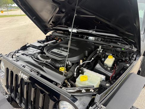 Used 2017 Jeep Wrangler Sport AWD/4WD image 17