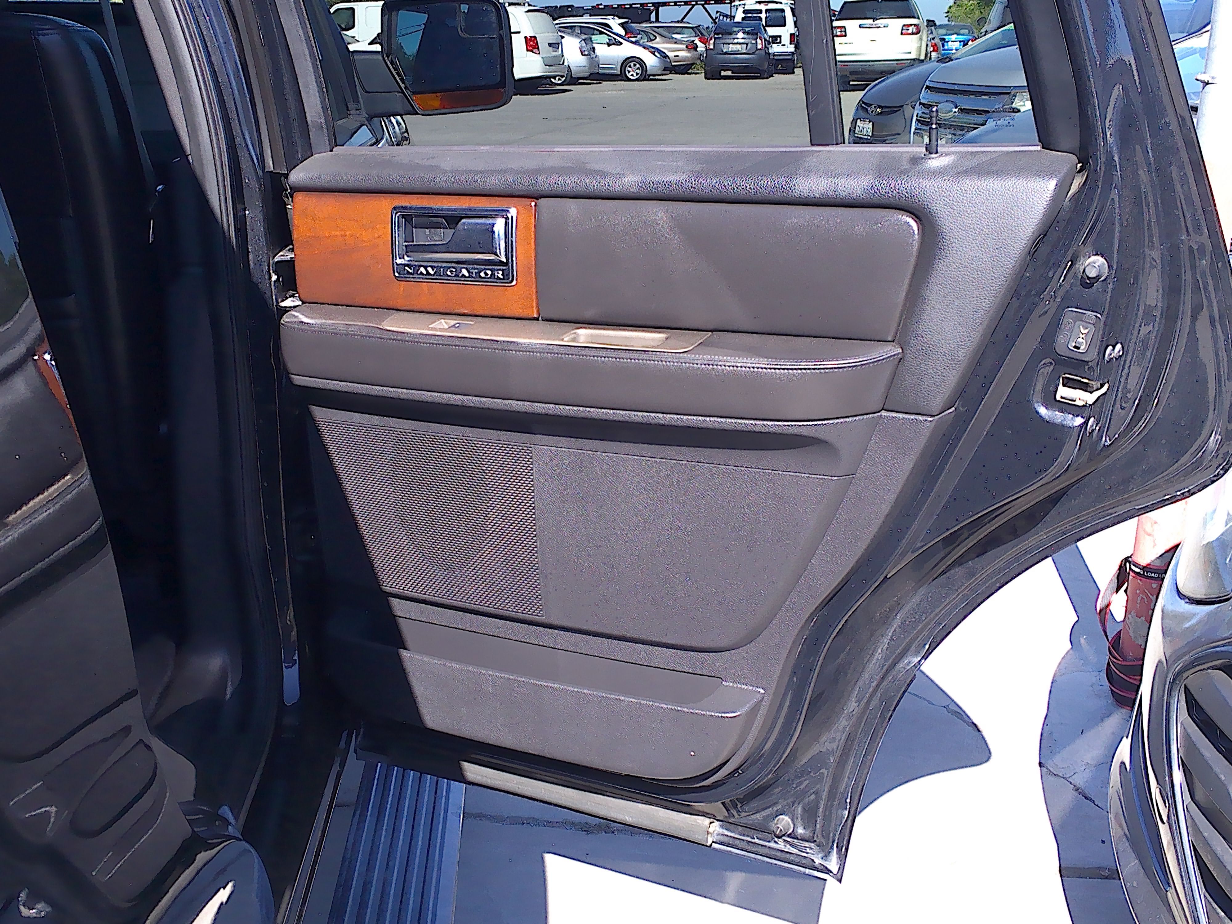 Used 2012 Lincoln Navigator 4WD image 13
