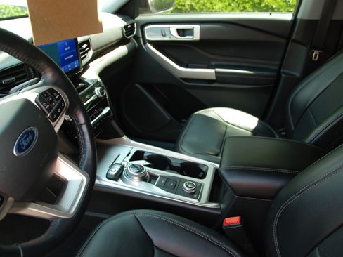 Used 2022 Ford Explorer 4WD Limited image 25