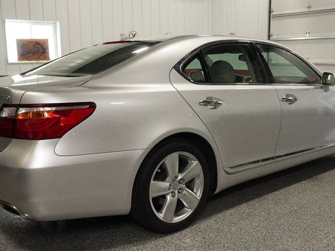 Used 2011 Lexus LS 460 Luxury RWD image 9