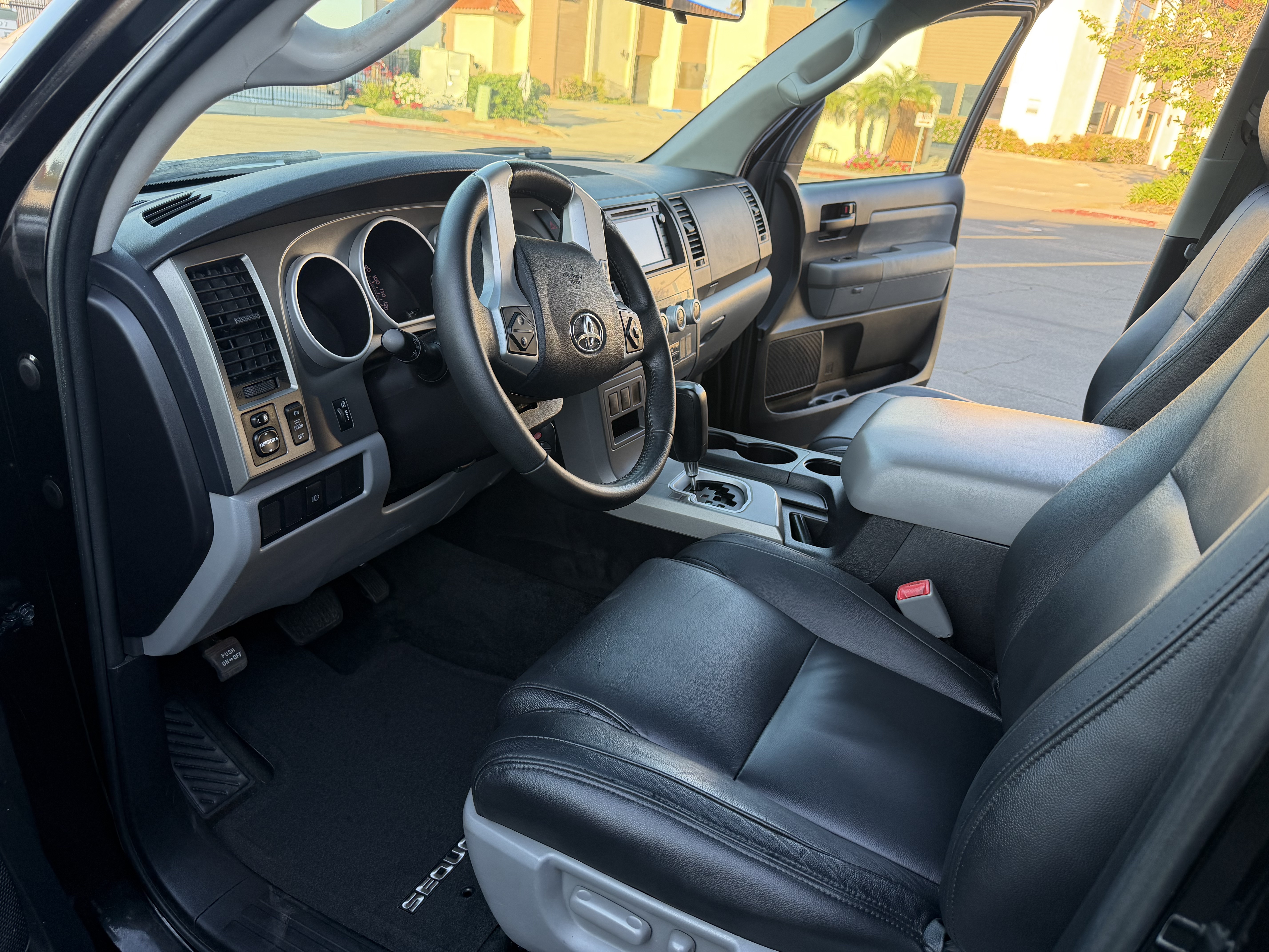 Used 2016 Toyota Sequoia SR5 AWD/4WD image 16