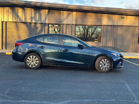 Used 2016 MAZDA MAZDA3 i Touring image 3