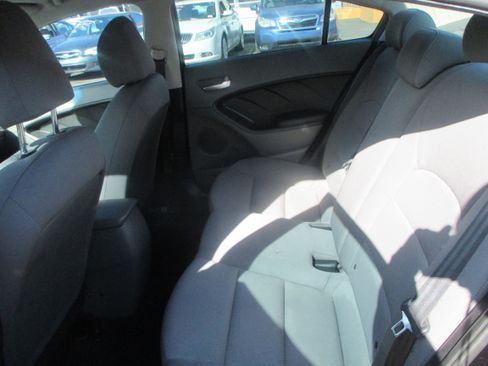 Used 2017 Kia Forte LX image 8