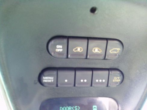 Used 2007 Chrysler Town & Country Touring image 11