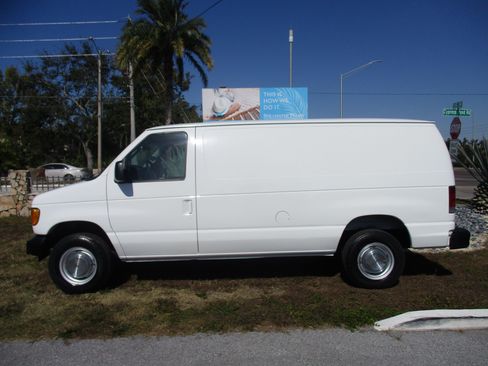 Used 2004 Ford E-250 and Econoline 250 image 2