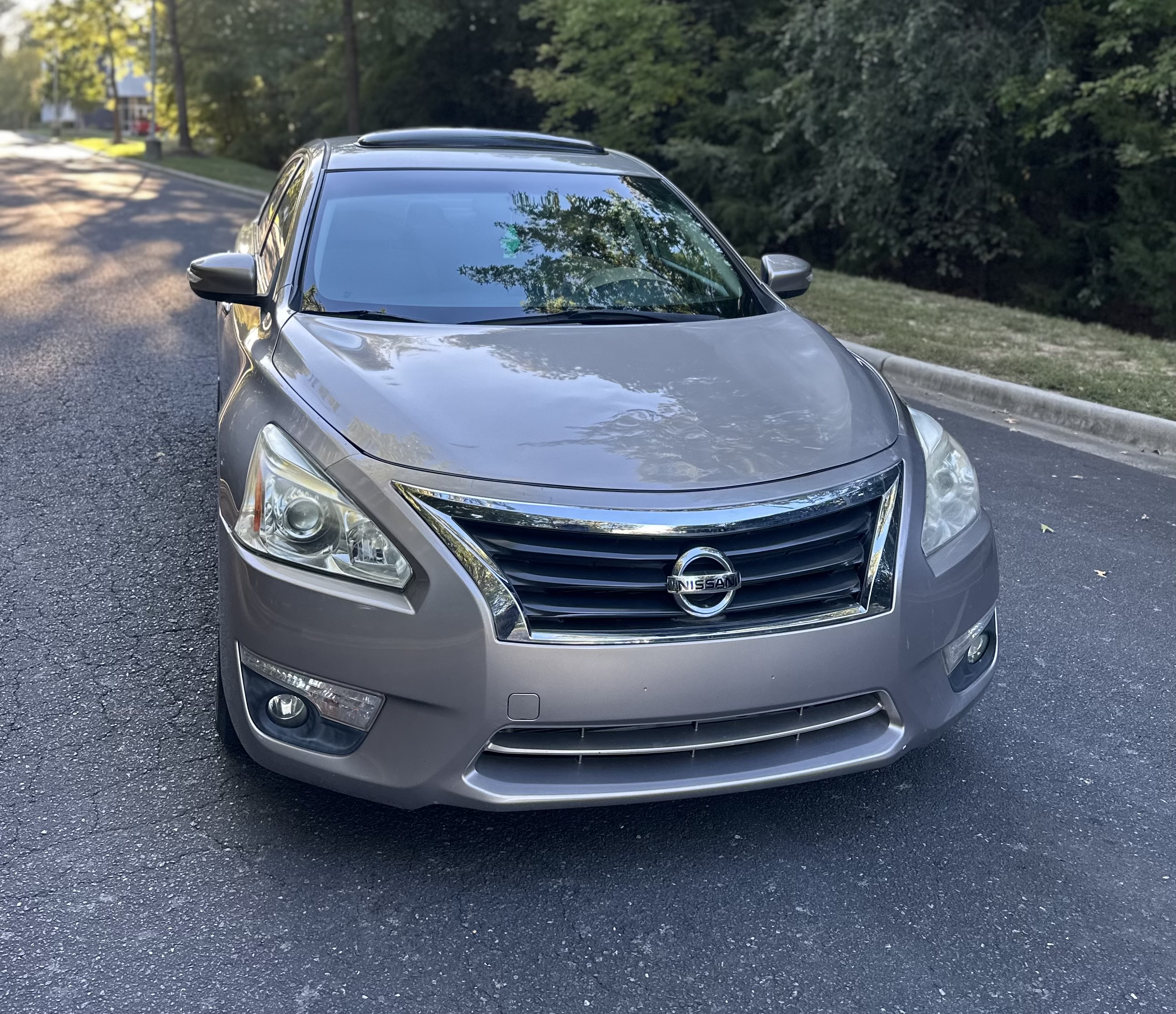 Used 2015 Nissan Altima SV FWD image 3