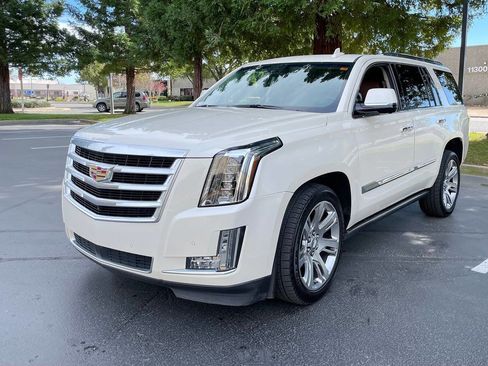 Used 2015 Cadillac Escalade Premium Luxury Platinum image 4