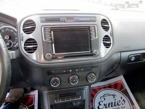 Used 2017 Volkswagen Tiguan 2.0T image 21