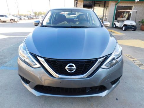 Used 2019 Nissan Sentra SV image 2