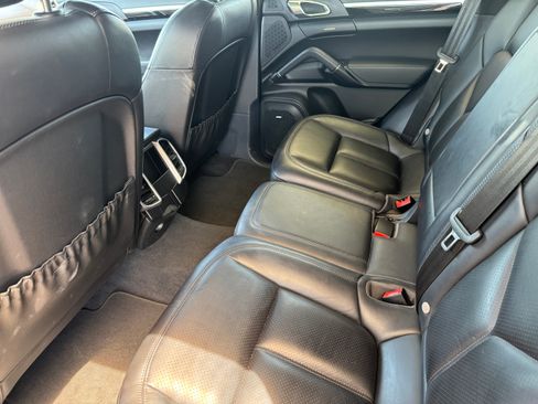 Used 2017 Porsche Cayenne AWD/4WD image 6