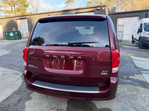 Used 2018 Dodge Grand Caravan SXT image 9