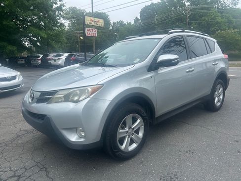 Used 2013 Toyota RAV4 FWD XLE image 1