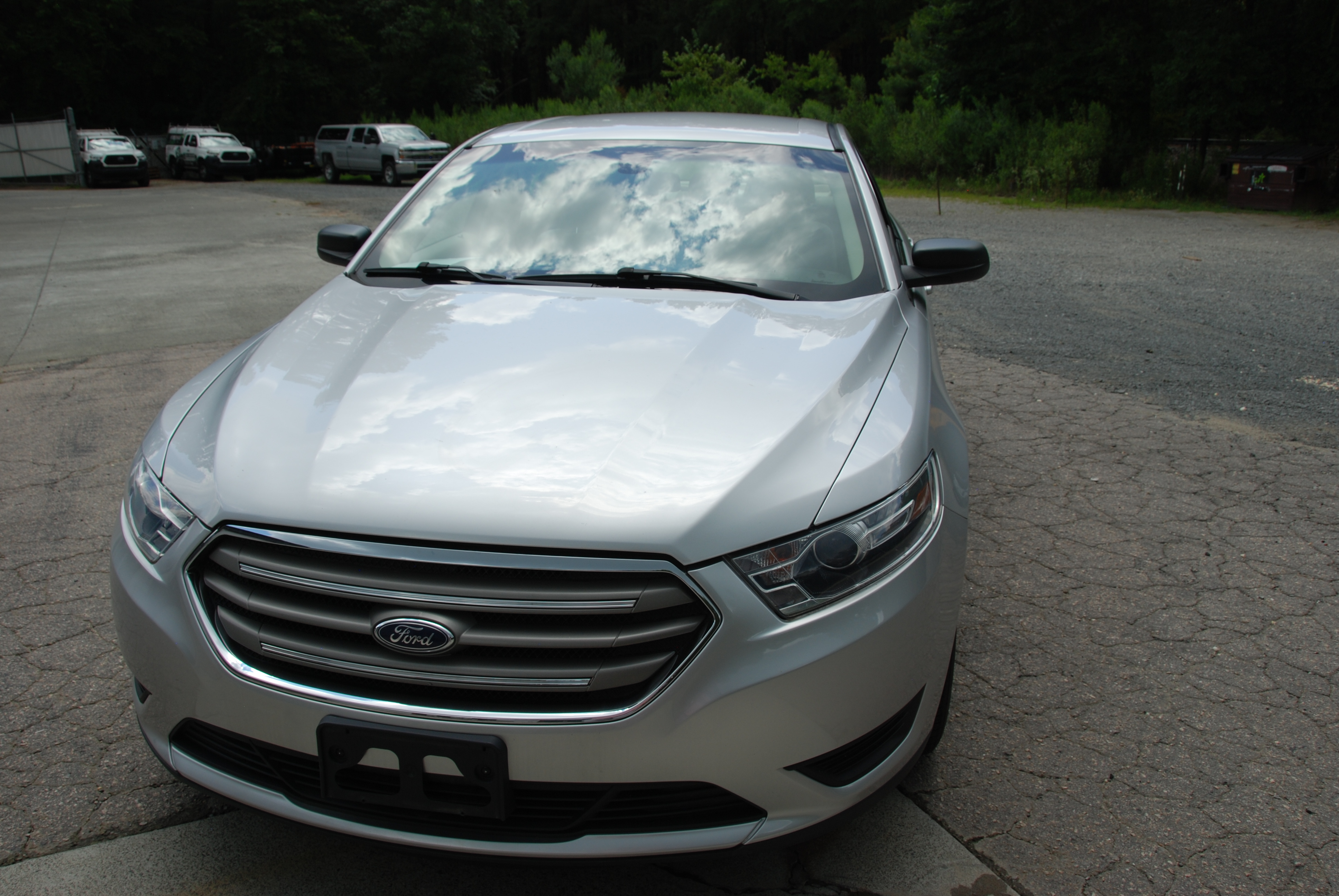 Used 2018 Ford Taurus SE FWD image 11