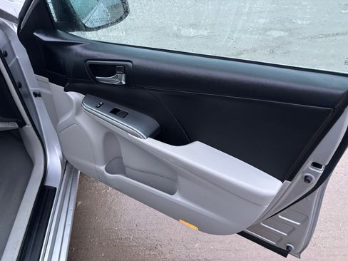 Used 2013 Toyota Camry LE image 13