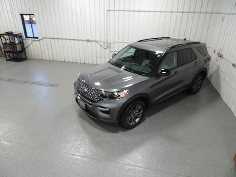 Used 2023 Ford Explorer XLT image 16