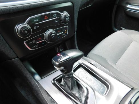 Used 2018 Dodge Charger SXT RWD image 18