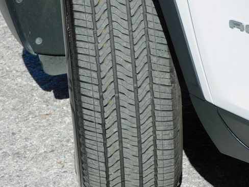 Certified 2025 GMC Acadia Elevation image 14