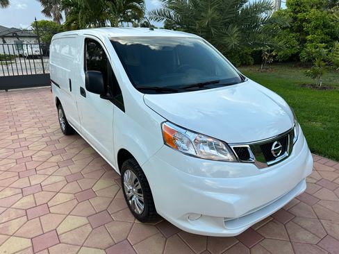 Used 2019 Nissan NV200 SV Van 4D FWD image 3