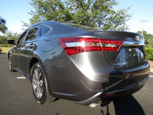 Used 2016 Toyota Avalon XLE Premium image 3