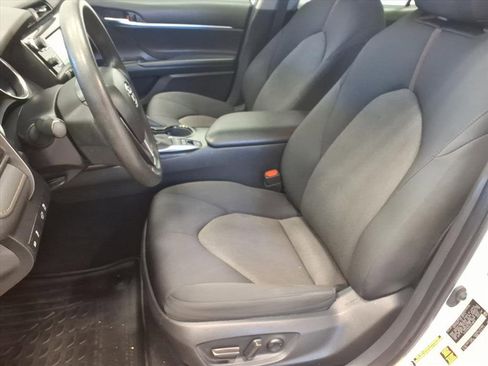 Used 2020 Toyota Camry LE image 16
