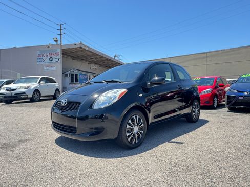 Used 2008 Toyota Yaris 2-Door Hatchback FWD image 3