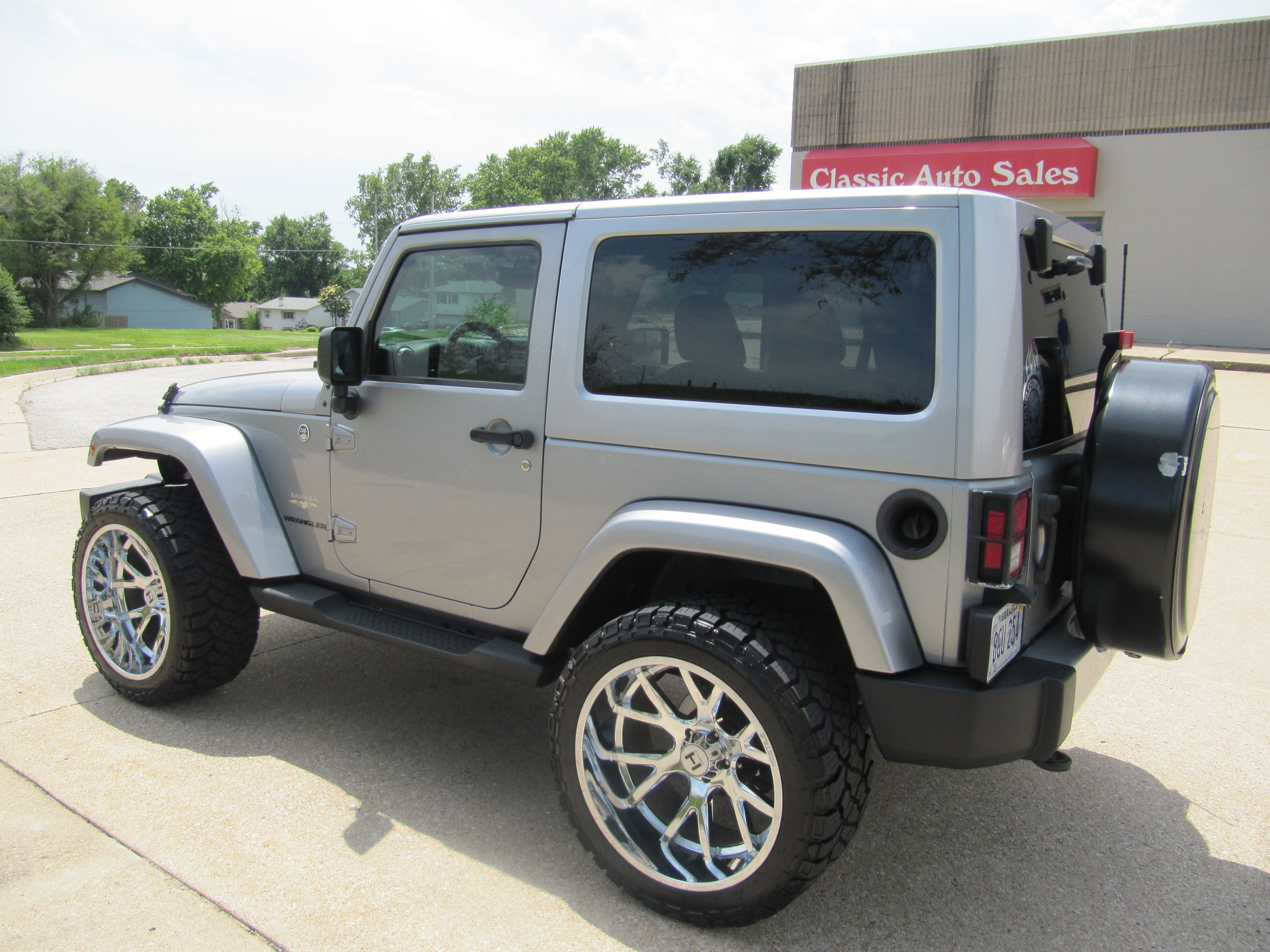 Used 2015 Jeep Wrangler 4WD Sahara image 6