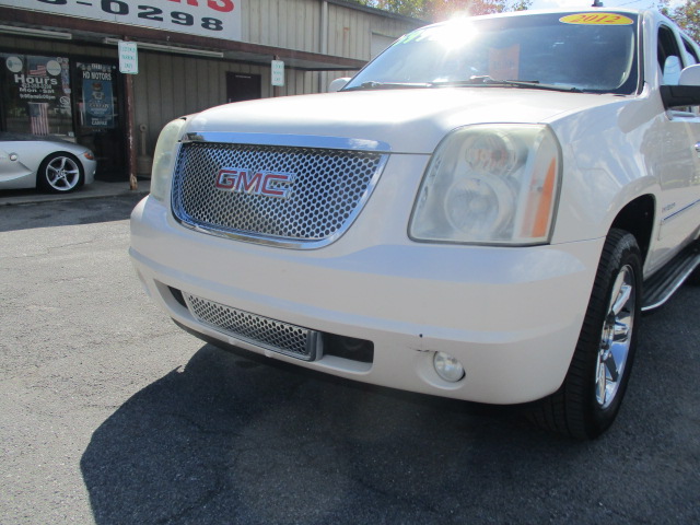 Used 2012 GMC Yukon AWD Denali image 9