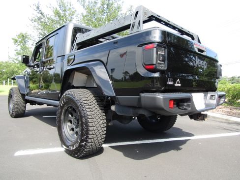 Used 2021 Jeep Gladiator Sport image 3