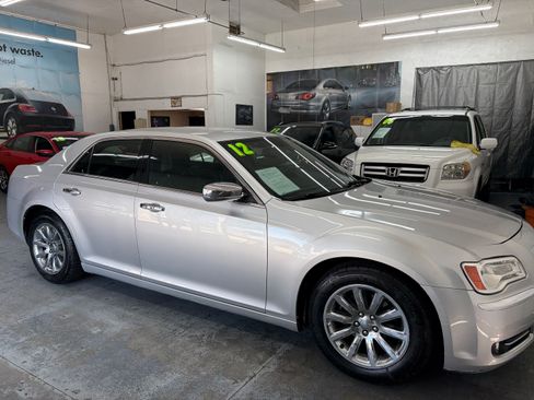 Used 2012 Chrysler 300 Limited RWD image 8