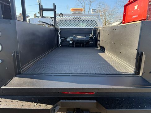 Used 2015 Ford F550 image 11