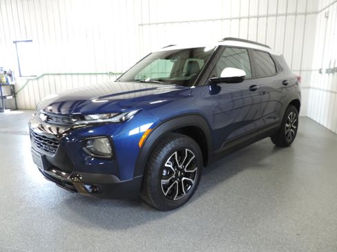 Used 2023 Chevrolet TrailBlazer AWD ACTIV image 2