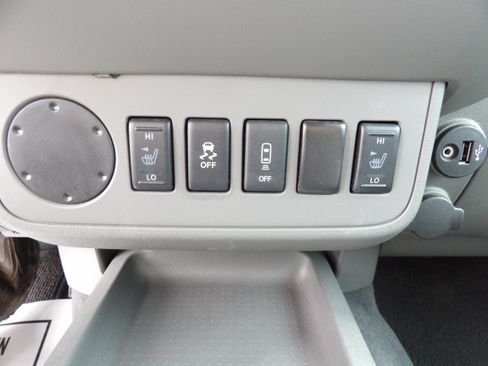 Used 2019 Nissan Frontier 2WD Crew Cab SV image 13