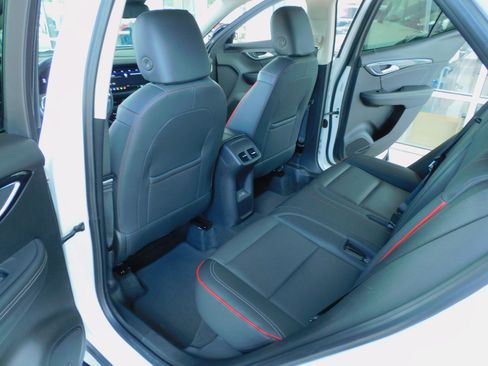 Used 2023 Buick Envision FWD Essence image 18