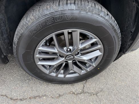 Used 2023 Nissan Rogue S image 27