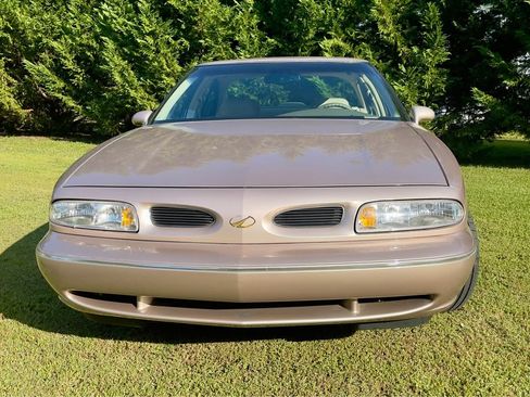 Used 1999 Oldsmobile 88 50th Anniversary image 4