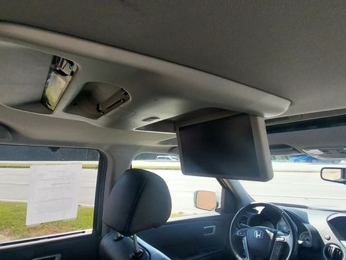 Used 2011 Honda Pilot Touring image 18