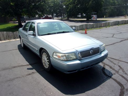 Used 2009 Mercury Grand Marquis LS RWD image 2