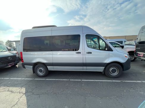 Used 2024 Mercedes-Benz Sprinter 2500 image 2