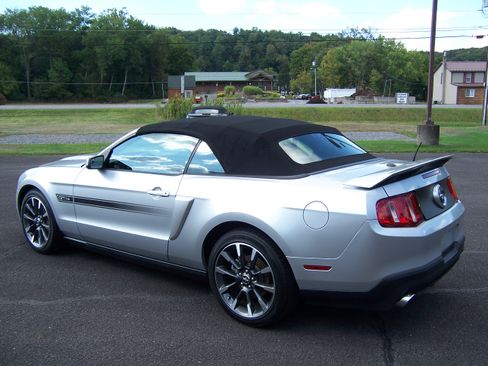 Used 2011 Ford Mustang GT Premium image 4