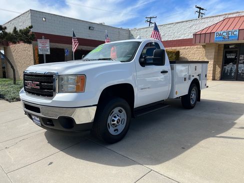 Used 2011 GMC Sierra 2500 W/T image 1