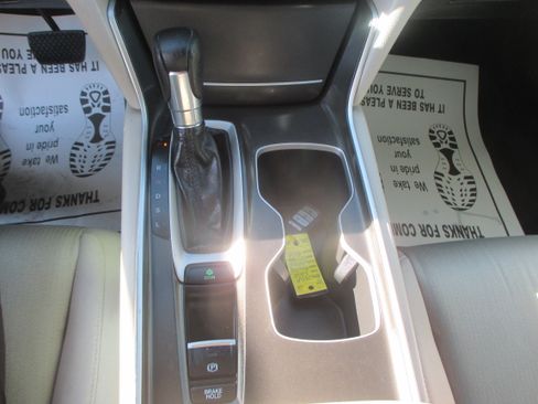 Used 2018 Honda Accord LX Special Edition image 6