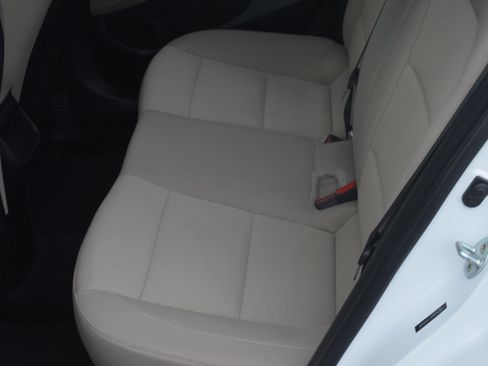 Used 2017 Hyundai Elantra SE image 10