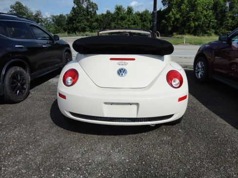 Used 2009 Volkswagen Beetle Convertible FWD image 4