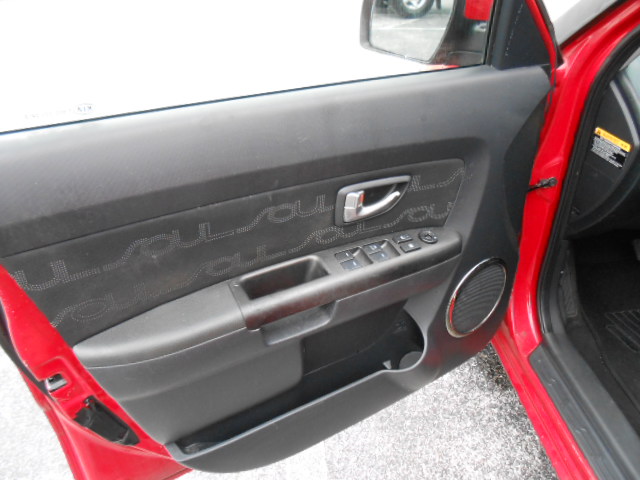 Used 2013 Kia Soul + FWD image 9